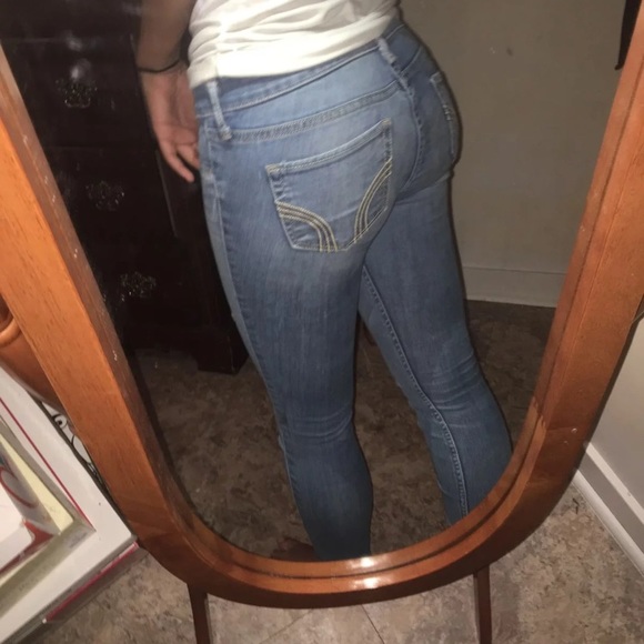 Light Wash Hollister Skinny Jeans - Picture 1 of 3